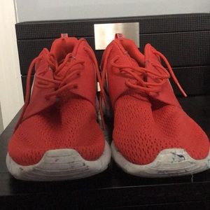 Nike roshe run size 10.5